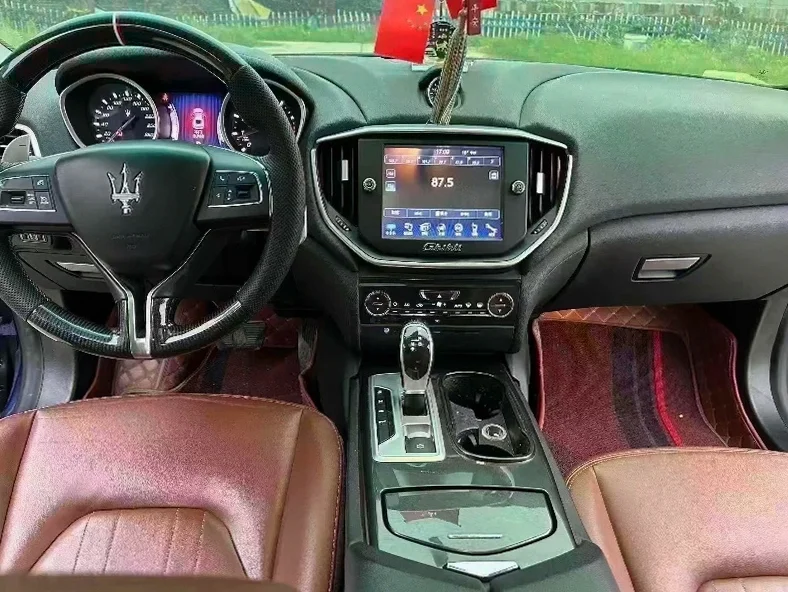 玛莎拉蒂Ghibli 内饰后排