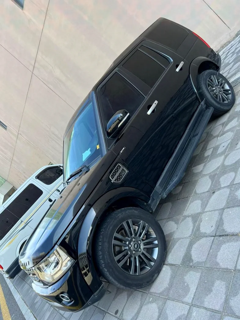 路虎发现 后面外观一