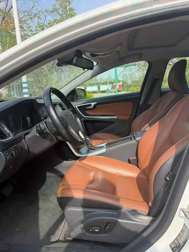 沃尔沃S60L 后面外观三