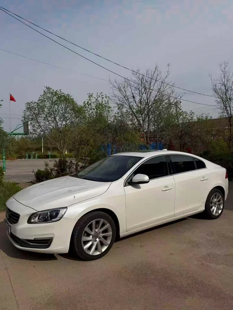 沃尔沃S60L 正面外观三