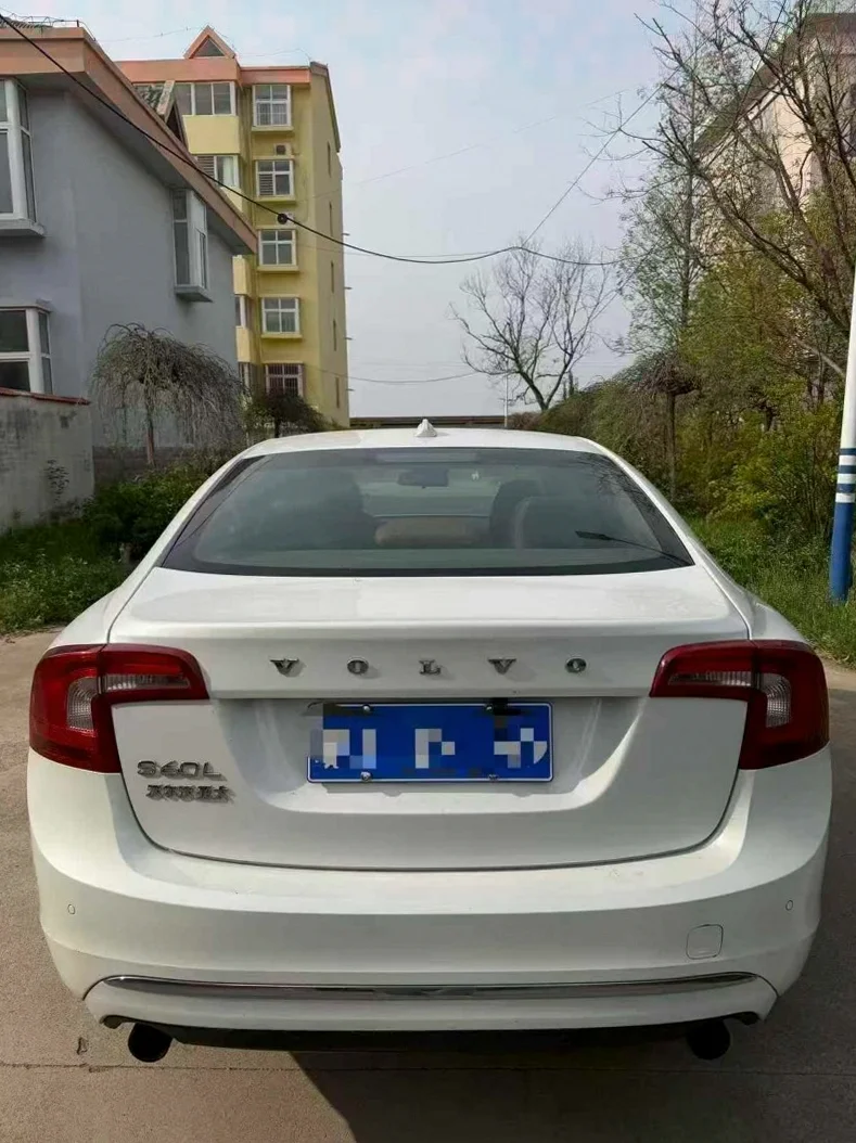 沃尔沃S60L 驾驶室