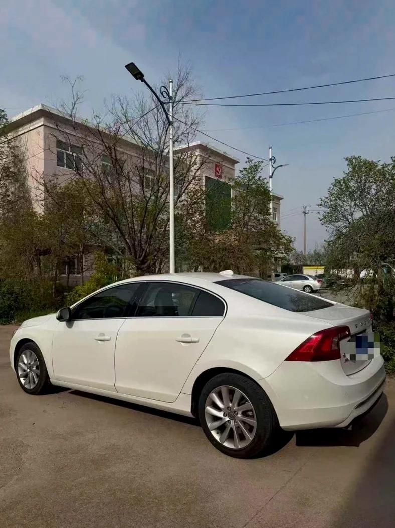 沃尔沃S60L 内饰前排