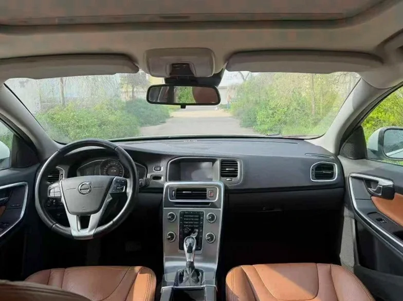 沃尔沃S60L 后面外观一