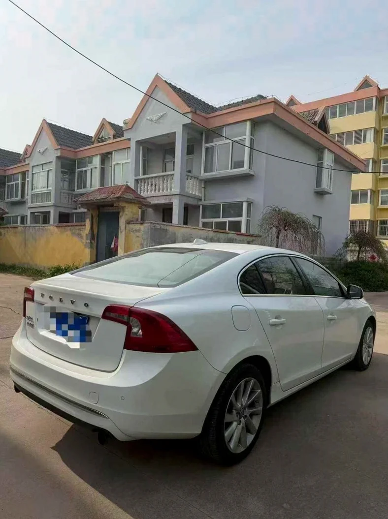 沃尔沃S60L 内饰后排