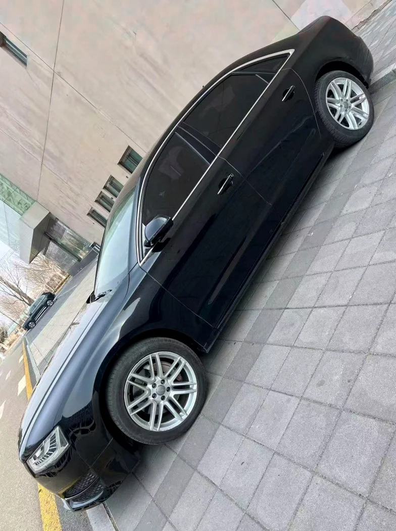 奥迪A8L 后面外观一