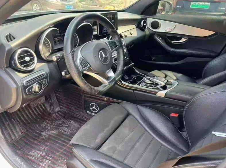 奔驰C 后面外观三