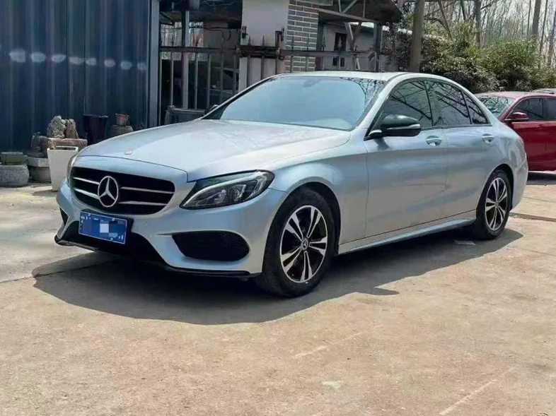 奔驰C 正面外观二