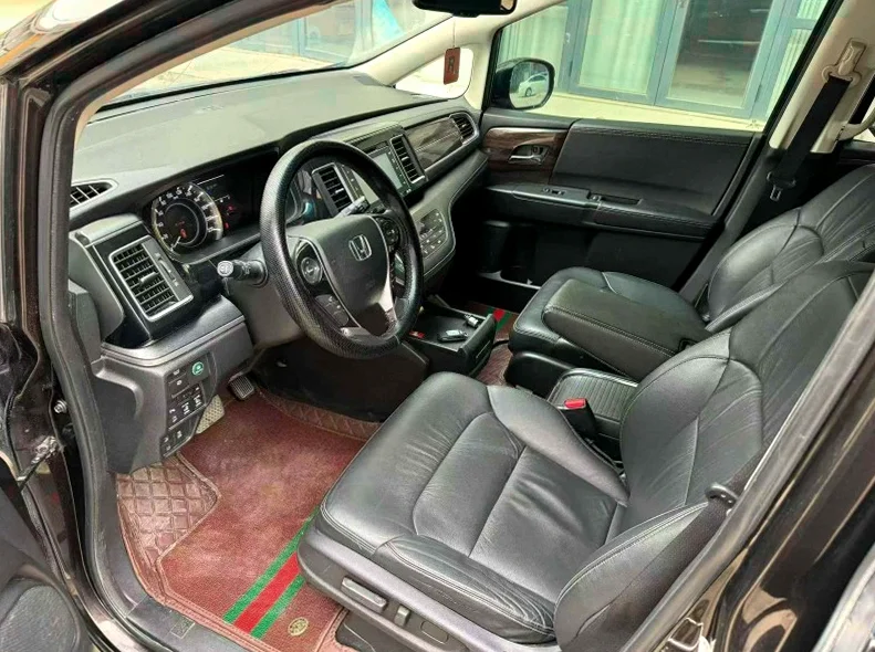 本田艾力绅 后面外观一