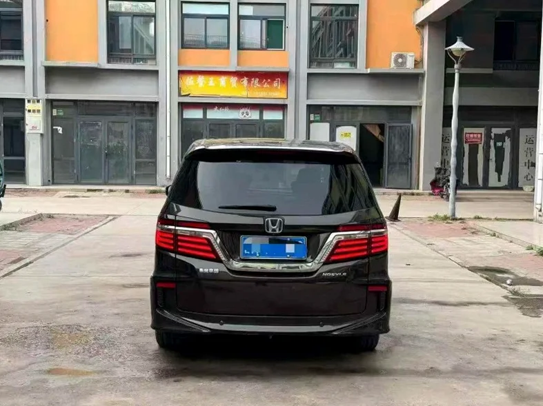 本田艾力绅 内饰后排