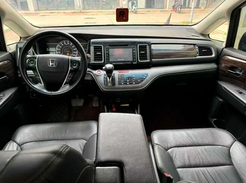 本田艾力绅 后面外观三