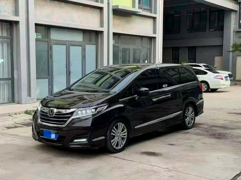 本田艾力绅 正面外观二