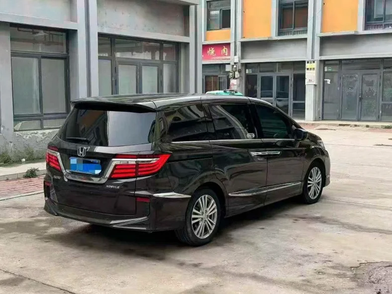 本田艾力绅 内饰前排