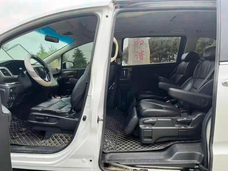 本田奥德赛 后面外观二