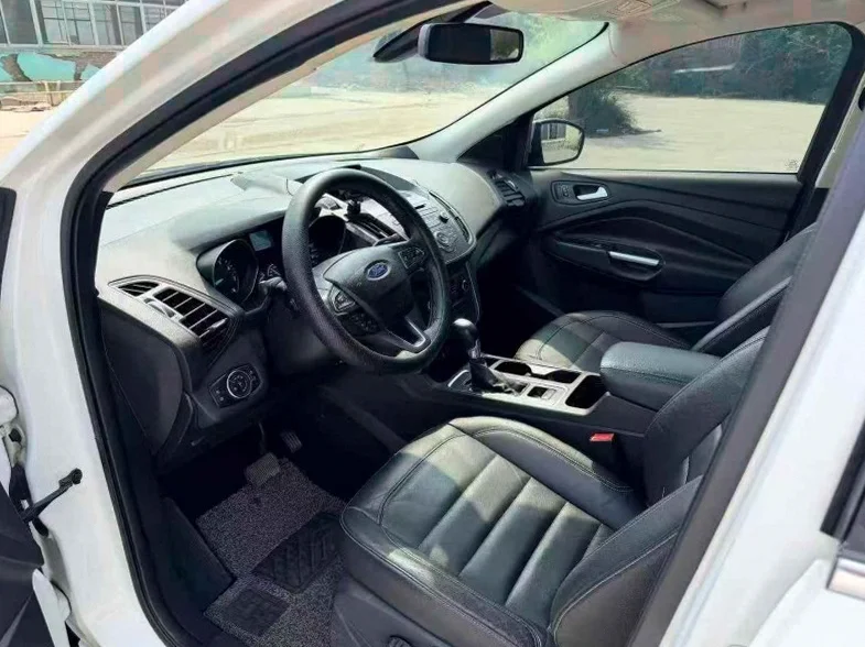 福特翼虎 后面外观一