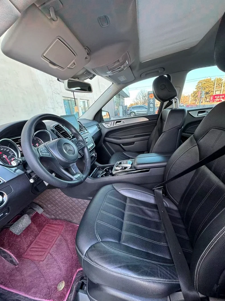 奔驰GLS 后面外观二