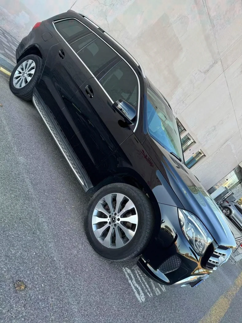 奔驰GLS 正面外观三