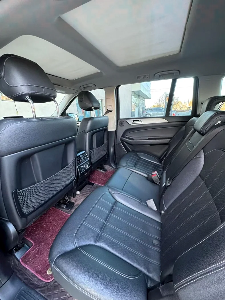 奔驰GLS 后面外观一