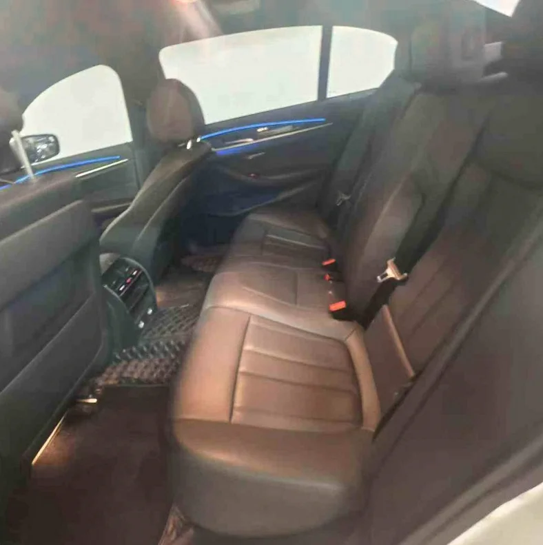 宝马5系 后面外观一