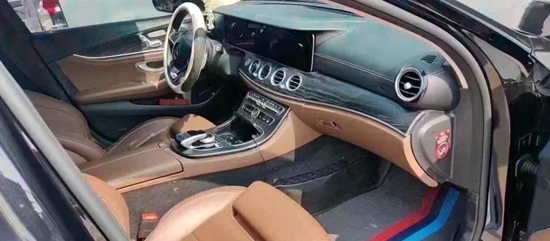 奔驰E 正面外观二