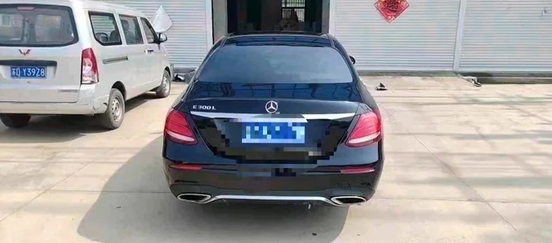 奔驰E 后面外观三