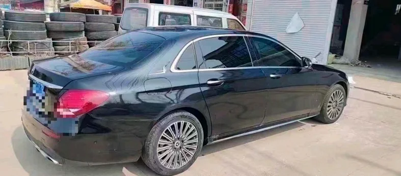 奔驰E 后面外观二