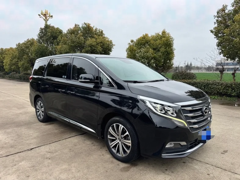 传祺M8 正面外观三