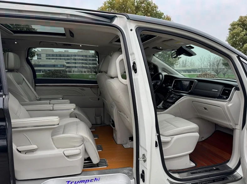 传祺M8 内饰后排