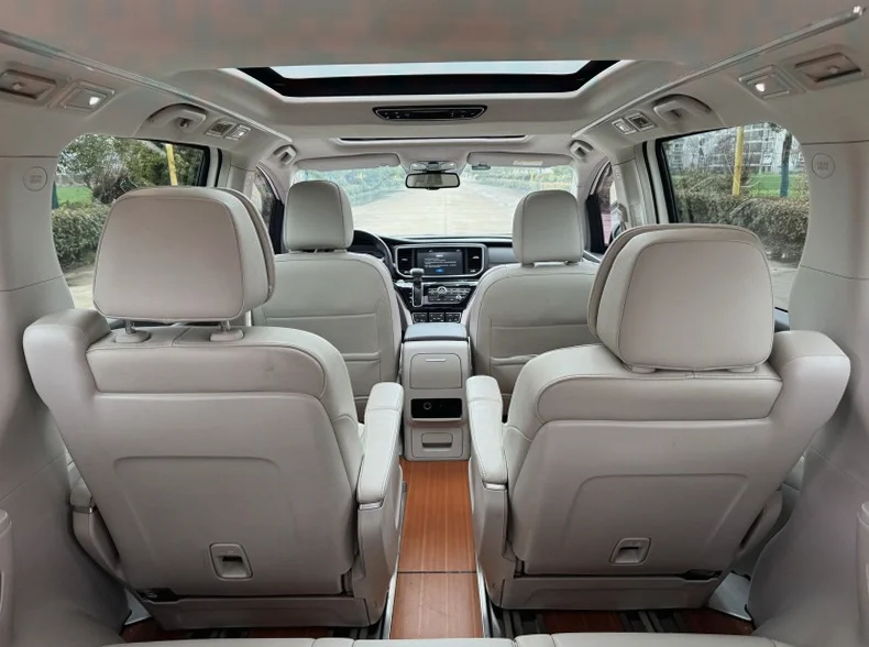 传祺M8 内饰前排
