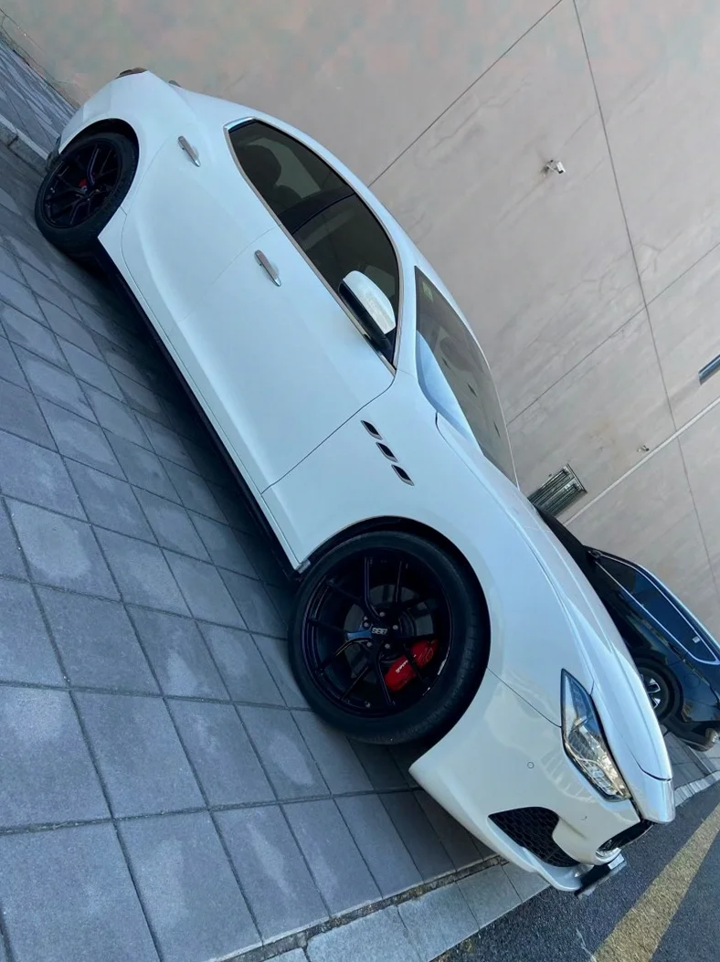 玛莎拉蒂Ghibli 驾驶室