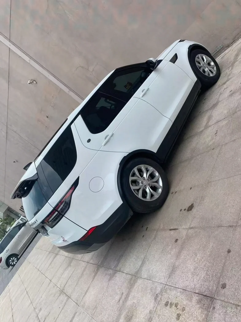 路虎发现 内饰后排