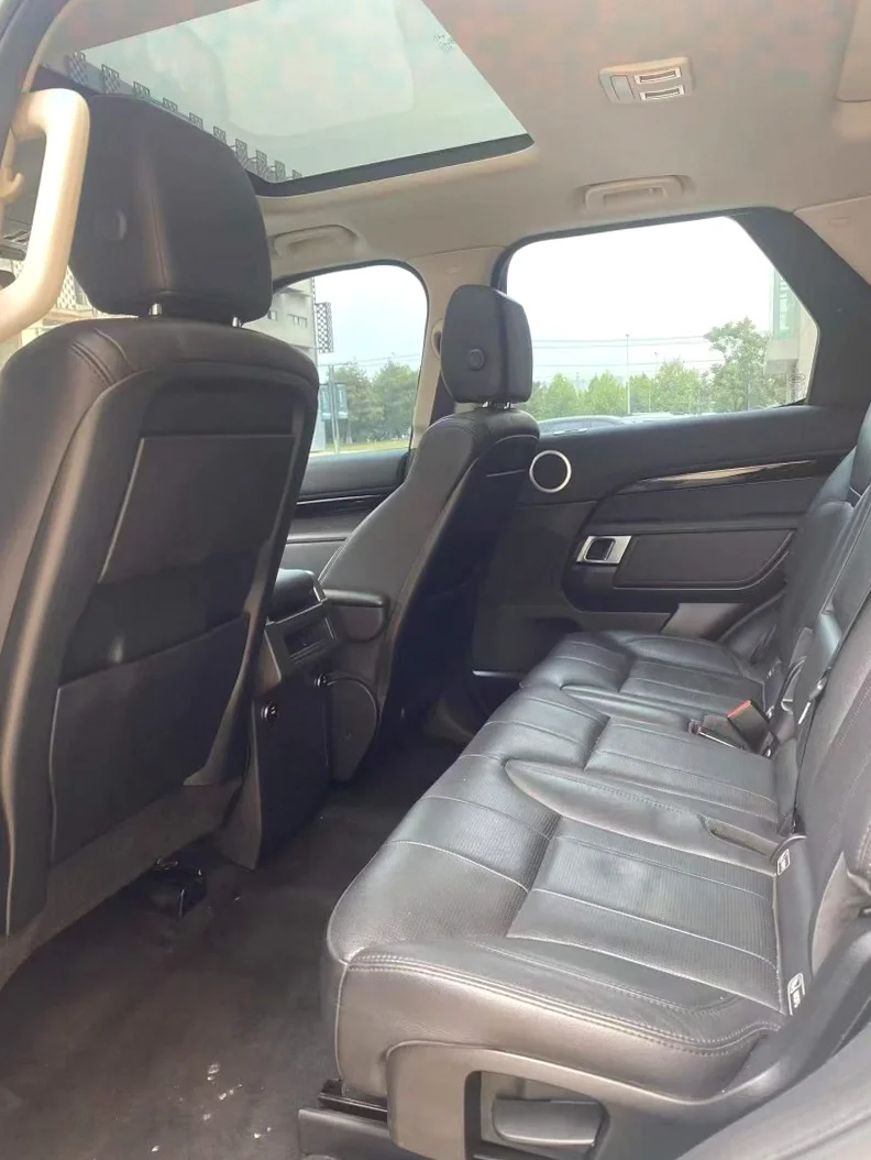 路虎发现 驾驶室