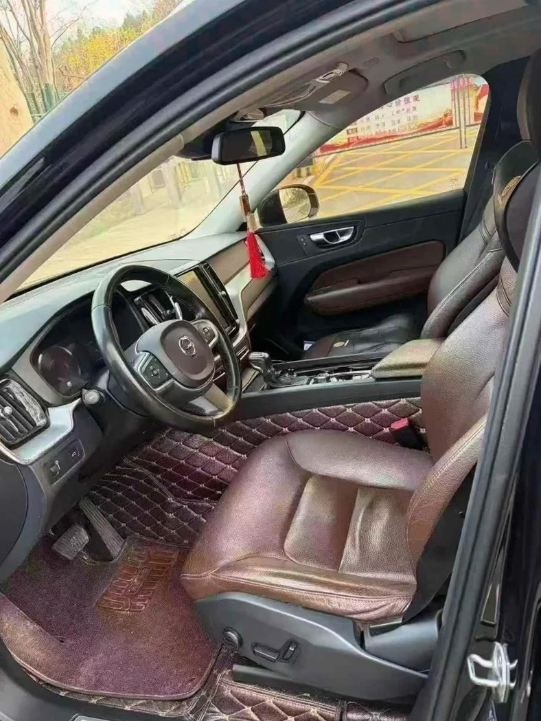 沃尔沃XC60 后面外观一