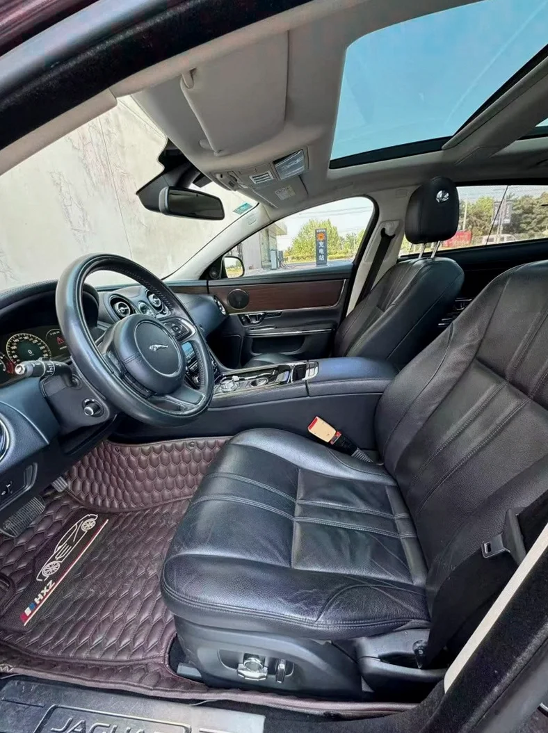 捷豹XJL 后面外观一