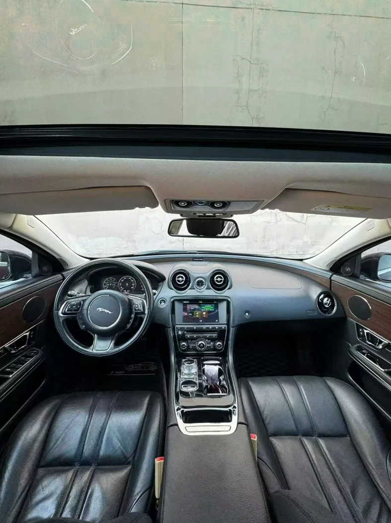 捷豹XJL 后面外观二