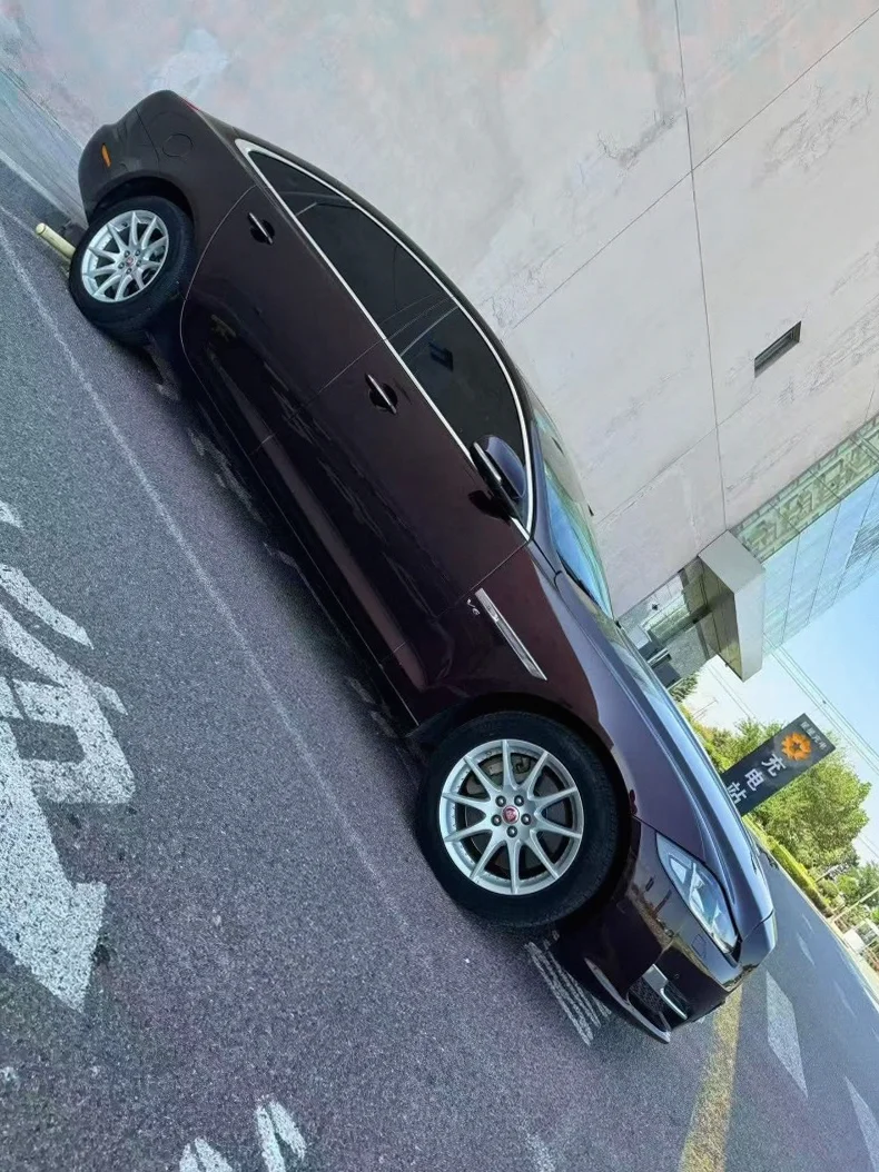 捷豹XJL 正面外观三
