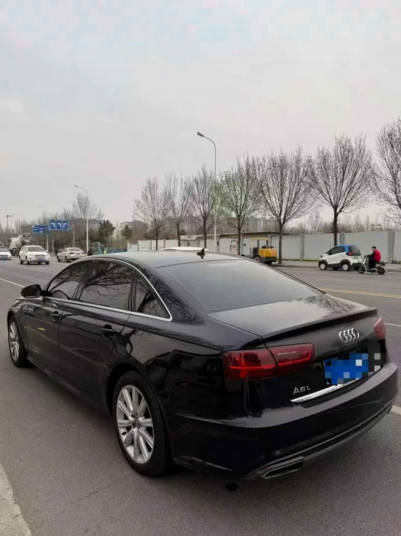 奥迪A6L 内饰前排