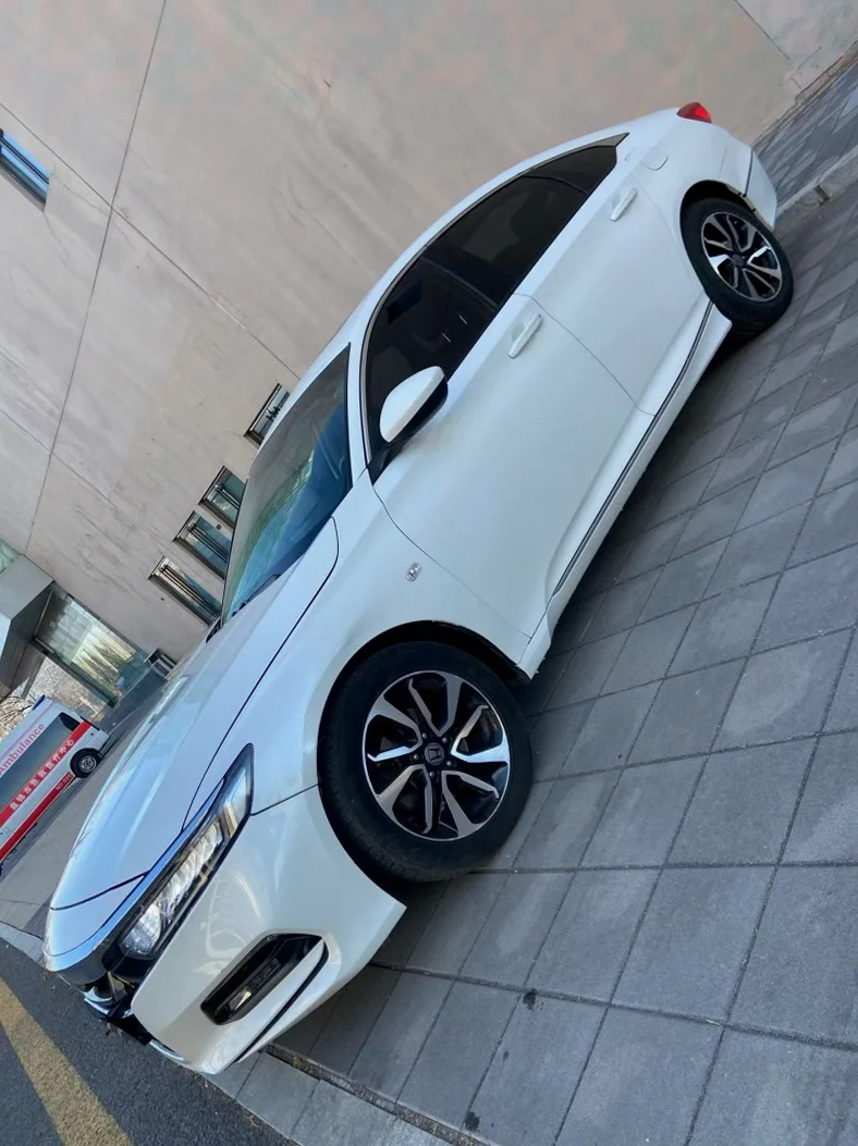 宝马5系 正面外观三