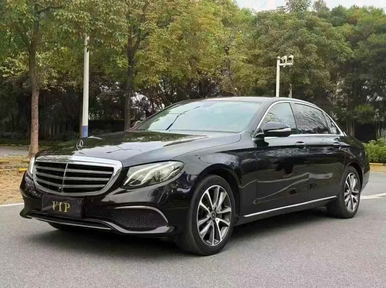 奔驰E 正面外观三