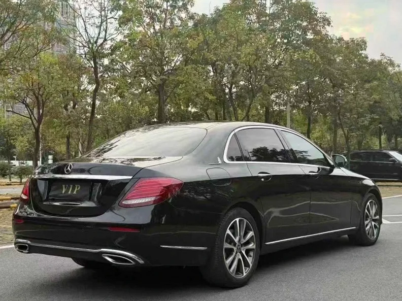 奔驰E 内饰前排