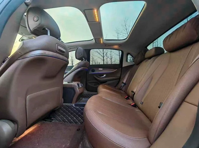 奔驰E 后面外观二