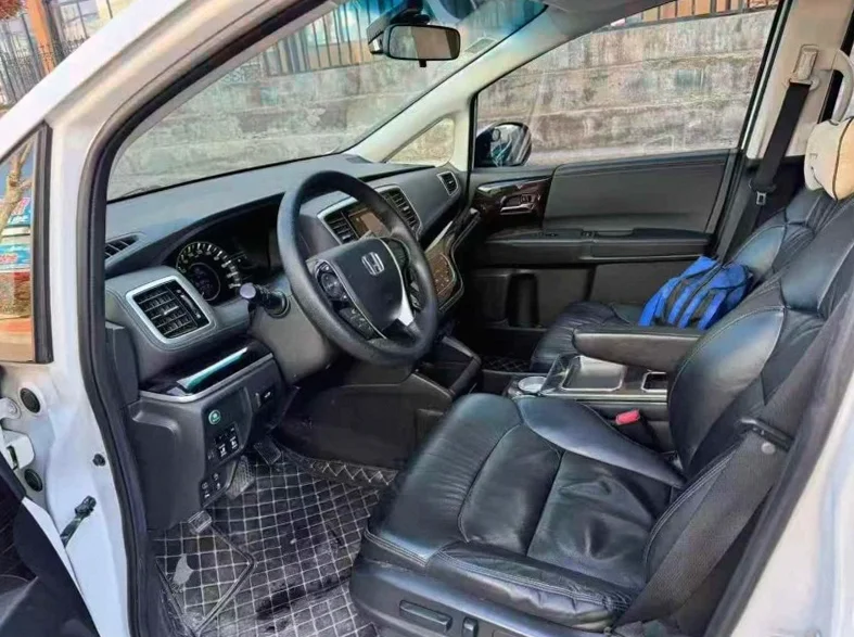 本田奥德赛 内饰后排