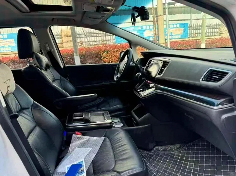 本田奥德赛 内饰前排