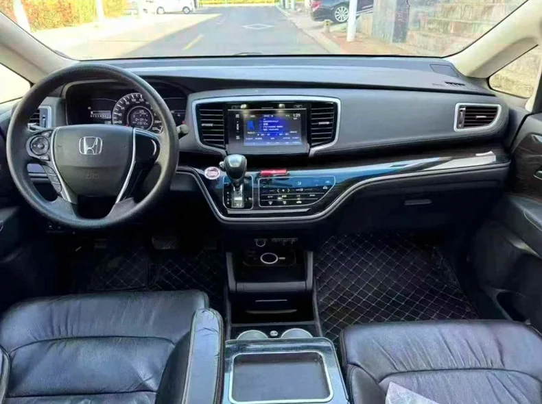 本田奥德赛 后面外观二