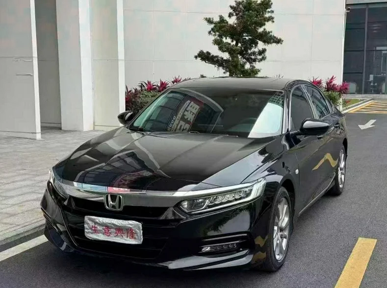 本田雅阁 后面外观一