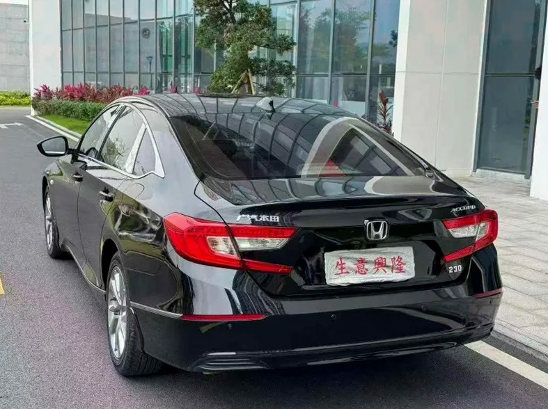 本田雅阁 内饰后排