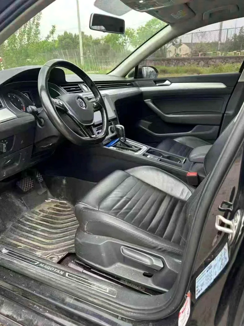 大众迈腾 正面外观三