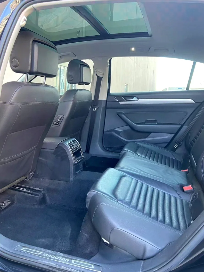 大众迈腾 内饰后排