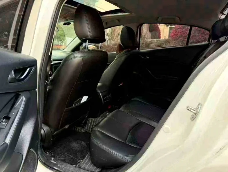 马自达昂克赛拉 后面外观二