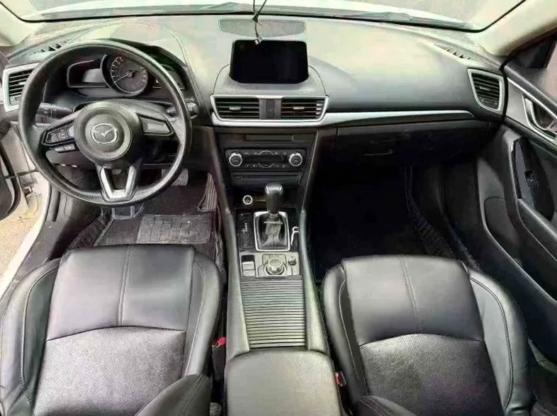 马自达昂克赛拉 后面外观一