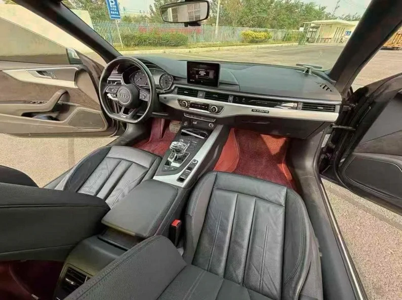 奥迪A5 内饰前排